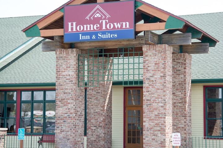 HomeTown Inn & Suites - thumb 1