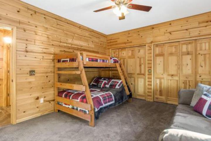 NEW Spa Luxury In An Expansive Cabin Escape! - thumb 2