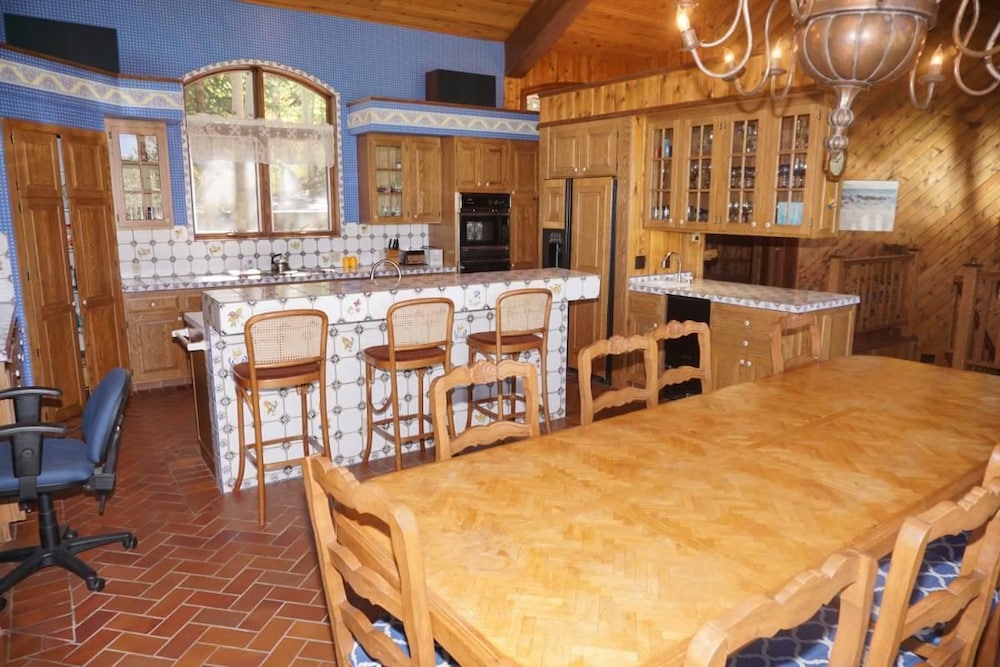 201 Edgewood Ln (203151-1719) - 5 Br Home - thumb 0