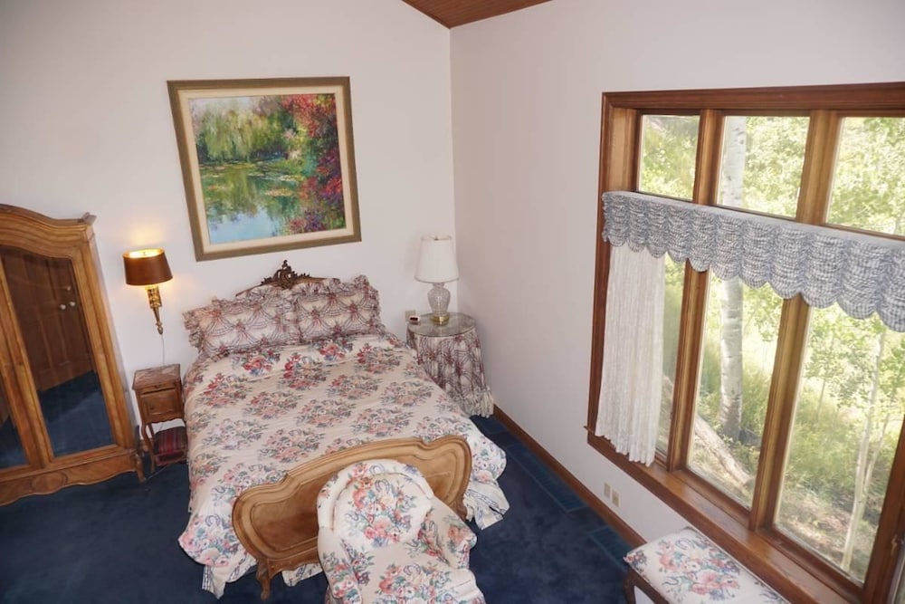 201 Edgewood Ln (203151-1719) - 5 Br Home - thumb 2