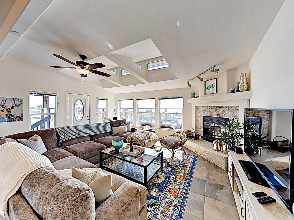 New Listing! Bodega Bay Oasis, Walk To Beach 3 Bedroom Home - thumb 2