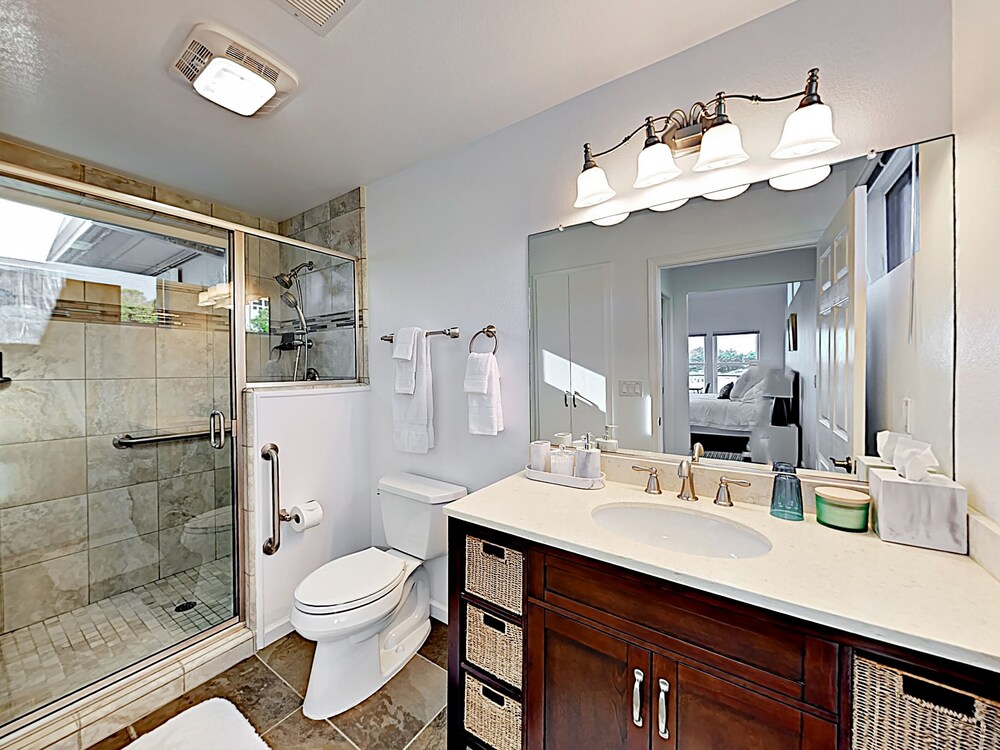 New Listing! Bodega Bay Oasis, Walk To Beach 3 Bedroom Home - thumb 4