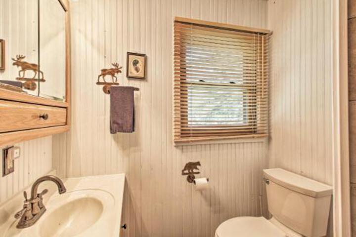 Lakefront Nisswa Cabin W / Spacious Deck & Kayaks! - thumb 4