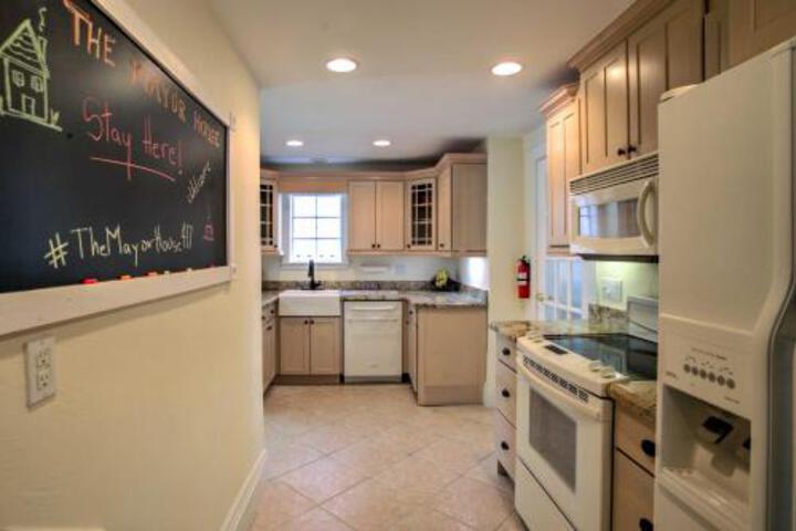 Downtown Stuart Home Minutes To Beach & Dining! - thumb 5