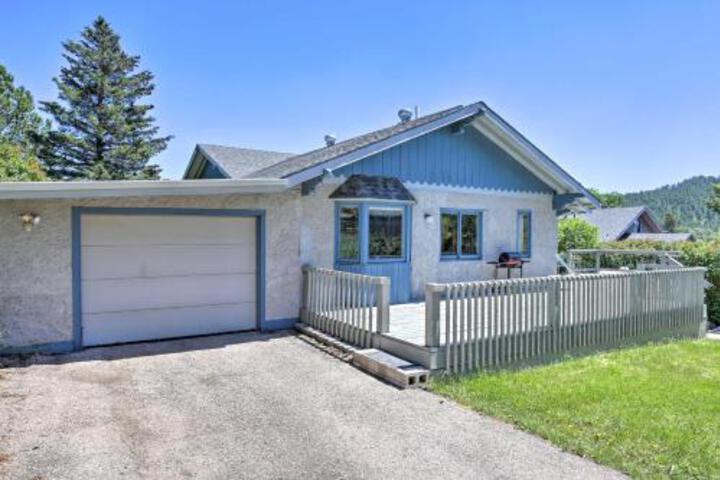 Custer Home W / Deck & Porch Walk Downtown! - thumb 6