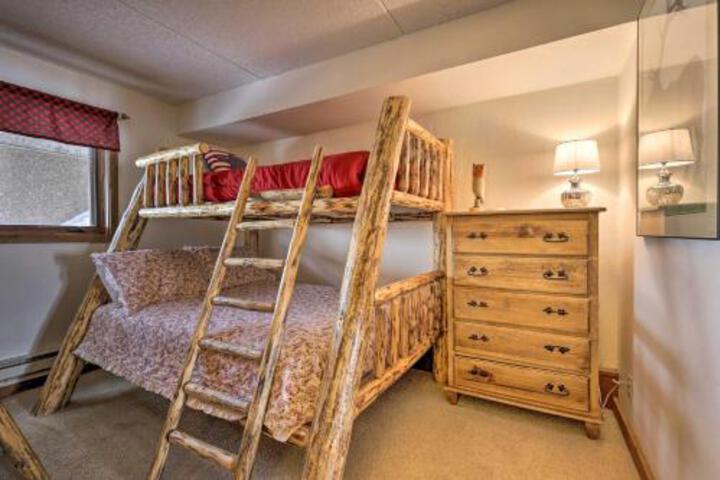 Lakefront Retreat With Panoramic Mountain Views - thumb 1