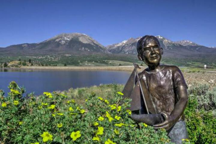 Lakefront Retreat With Panoramic Mountain Views - thumb 4