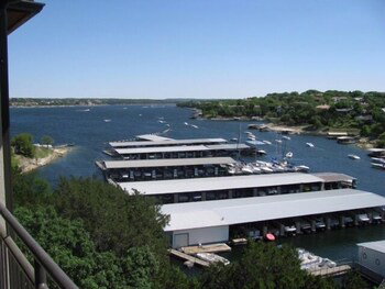 LIVING LOCAL LAKEWAY COVE Condo - thumb 1