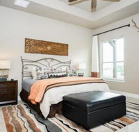 The Century Oak 3 Unit Estate beside Hidden Falls home - Tourism House