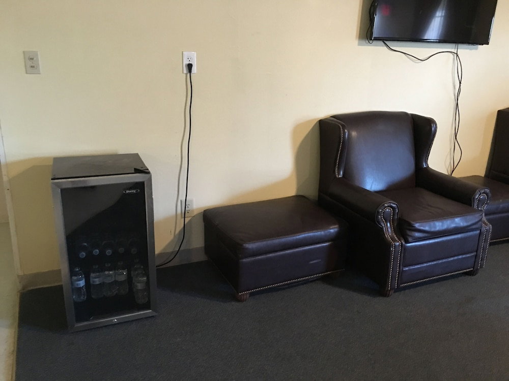Reddy Inn And Suites - thumb 4