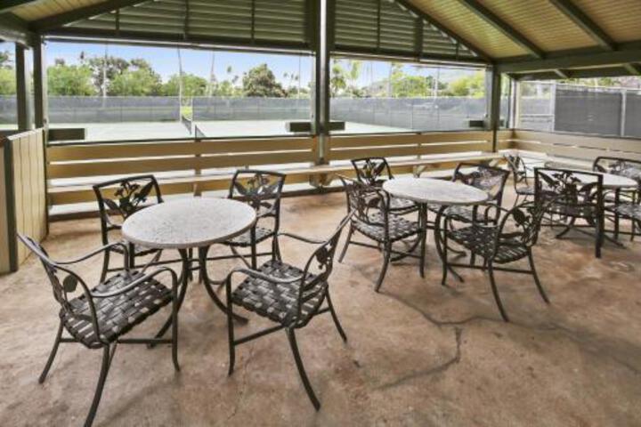 Hula House - thumb 2