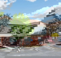 Days Inn by Wyndham Greenfield - Tourism House