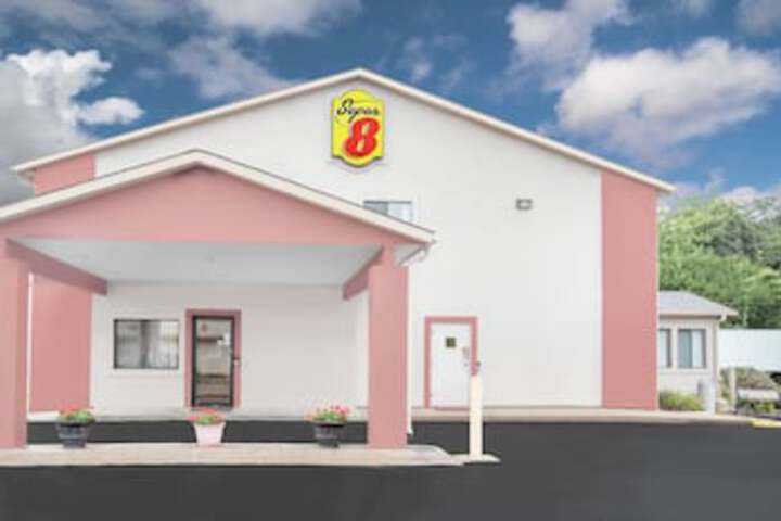 Super 8 By Wyndham East Moline - thumb 0