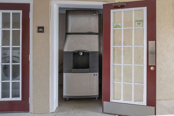 Red Roof Inn & Suites Calhoun - thumb 2