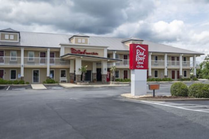 Red Roof Inn & Suites Calhoun - thumb 0