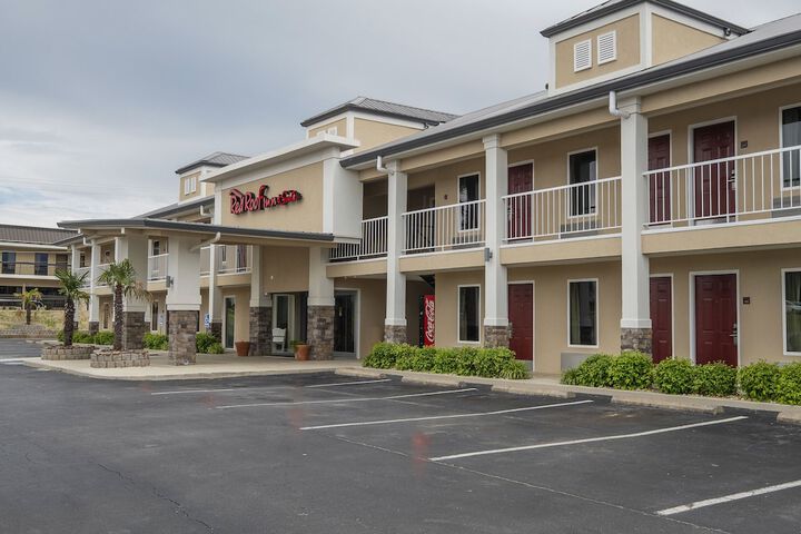 Red Roof Inn & Suites Calhoun - thumb 1
