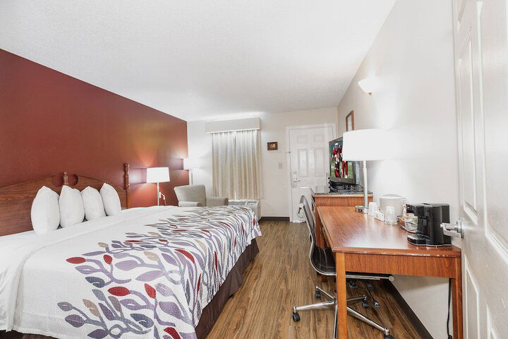 Red Roof Inn & Suites Calhoun - thumb 7