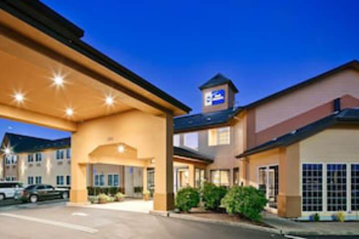 Best Western Dallas Inn & Suites
