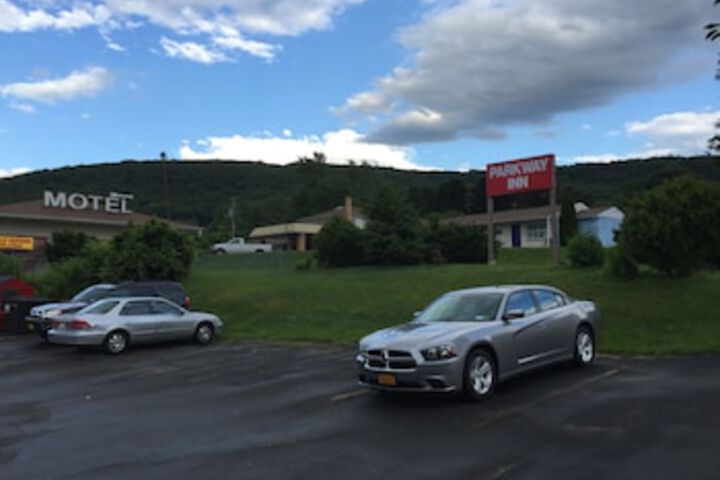 Parkway Inn