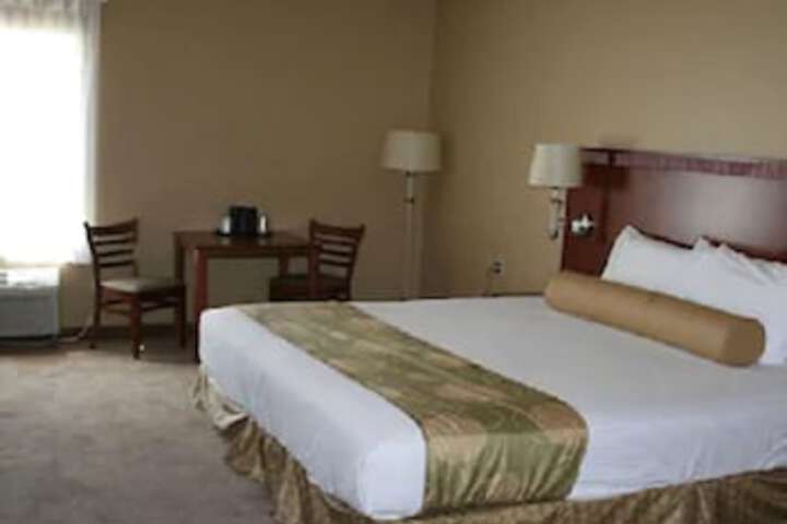 Big Splash Adventure Indoor Water Park & Resort - thumb 0