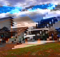 Eagle's Den Suites at Carrizo Springs - Tourism House