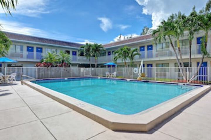 Motel 6 Dania Beach - thumb 0