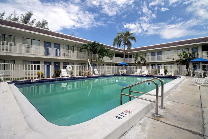Motel 6 Dania Beach - thumb 6
