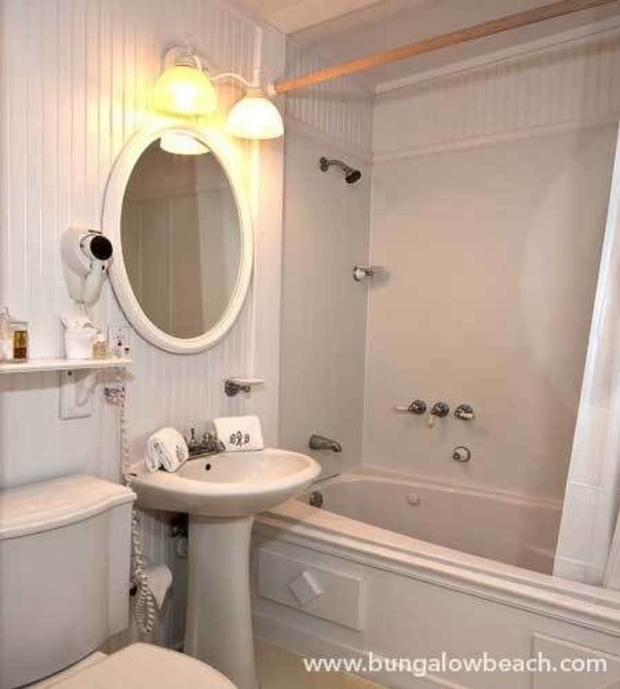 Bungalow Beach Resort - thumb 3