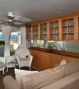 Bungalow Beach Resort - thumb 6