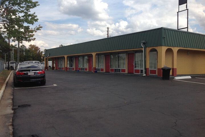 Budget Inn - thumb 2