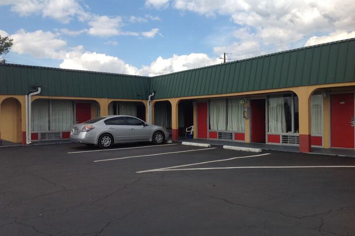 Budget Inn - thumb 3