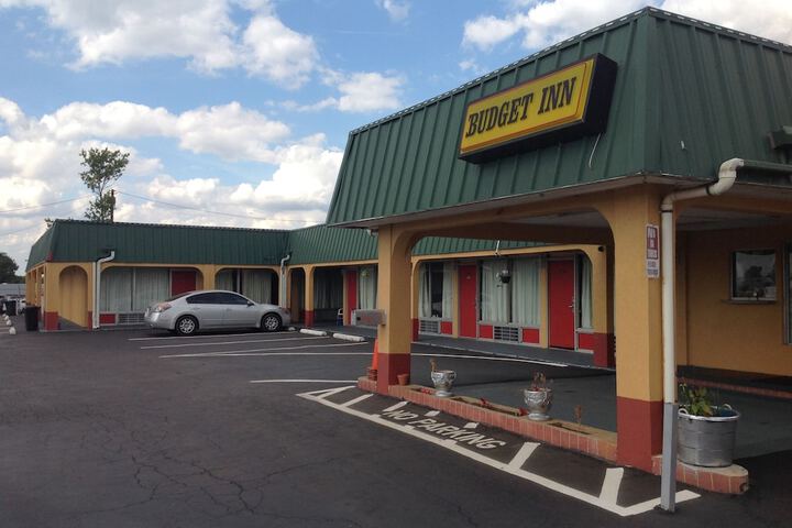 Budget Inn - thumb 1