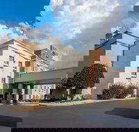 Comfort Suites Airport - Tourism House