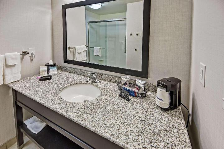 Hampton Inn Indianola - thumb 7