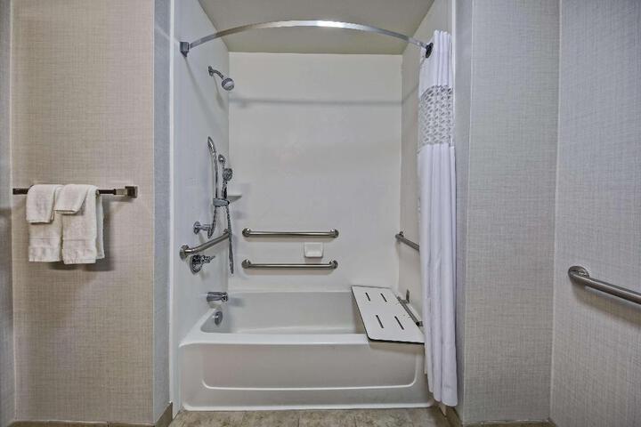 Hampton Inn Indianola - thumb 6