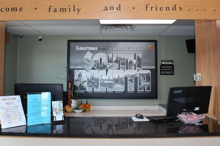 Super 8 By Wyndham Chamberlain SD - thumb 2