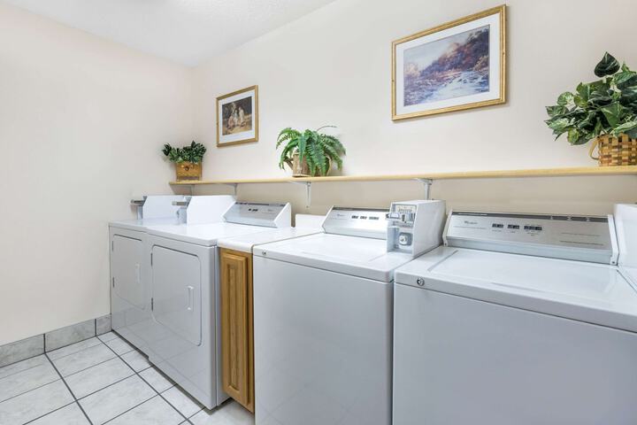 Super 8 By Wyndham Chamberlain SD - thumb 7