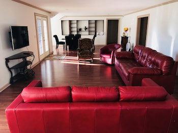 3BR Walkout Basement Apartment
