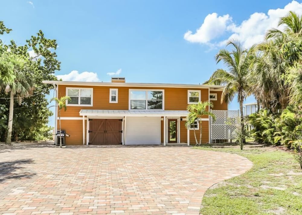 4000 Estero Blvd - thumb 0