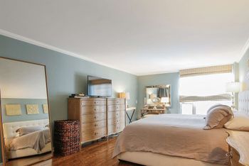 Mag Mile Lakeview Apartments By Barsala