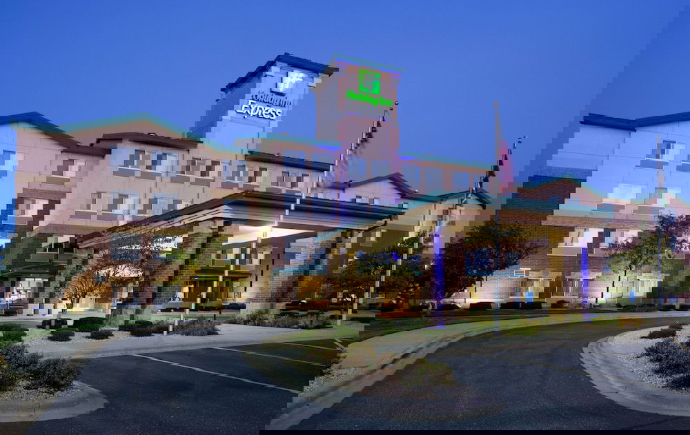 Holiday Inn Express & Suites Vadnais Heights, An IHG Hotel - thumb 1