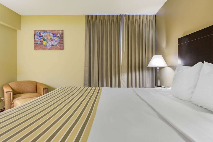 Econo Lodge Inn & Suites Triadelphia - Wheeling - thumb 7