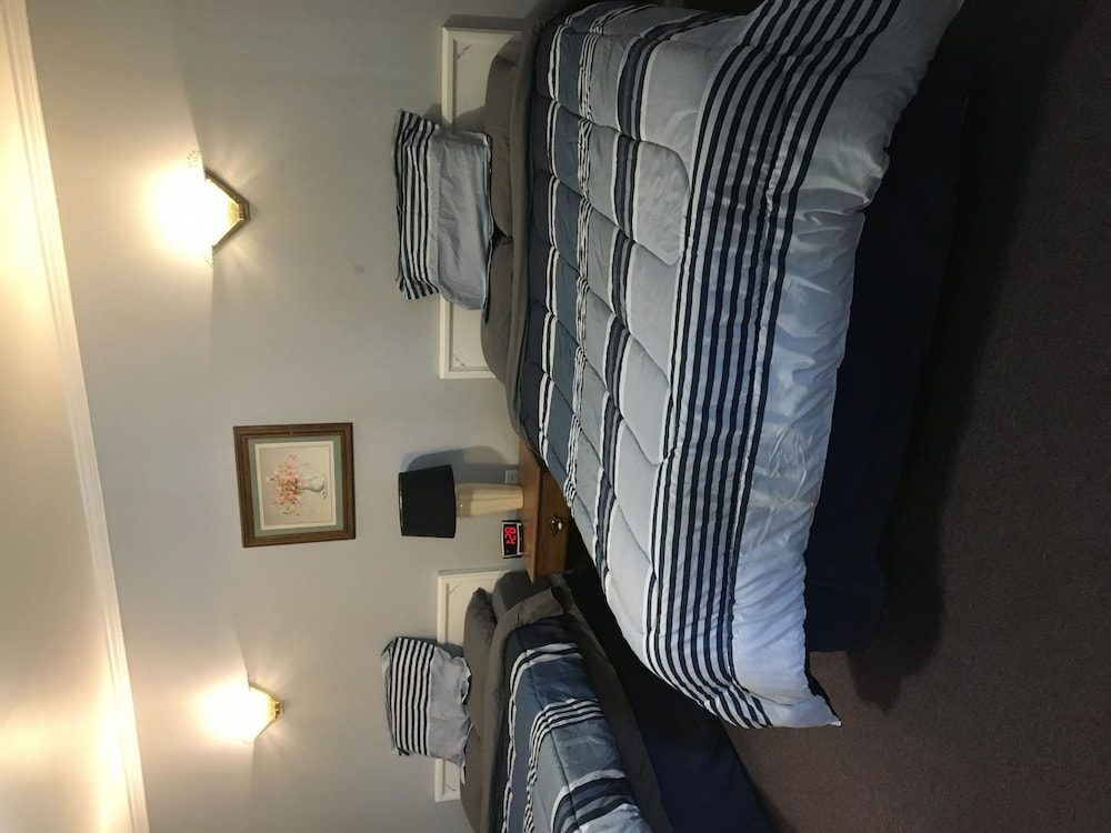 Harbor Beach Inn - thumb 2