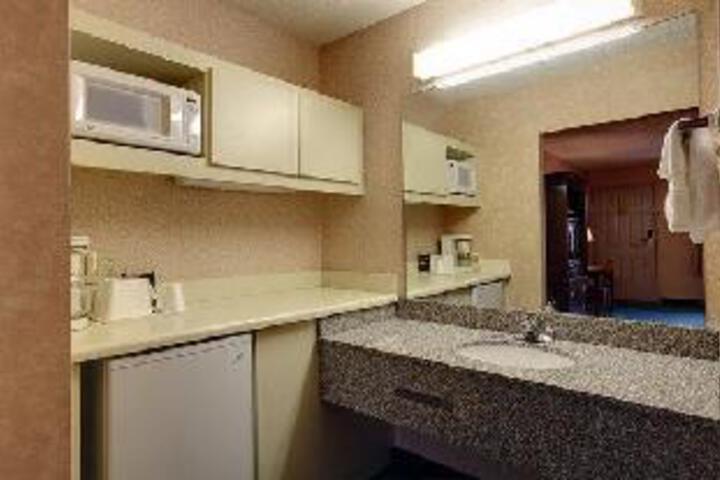 Americas Best Value Inn - thumb 0