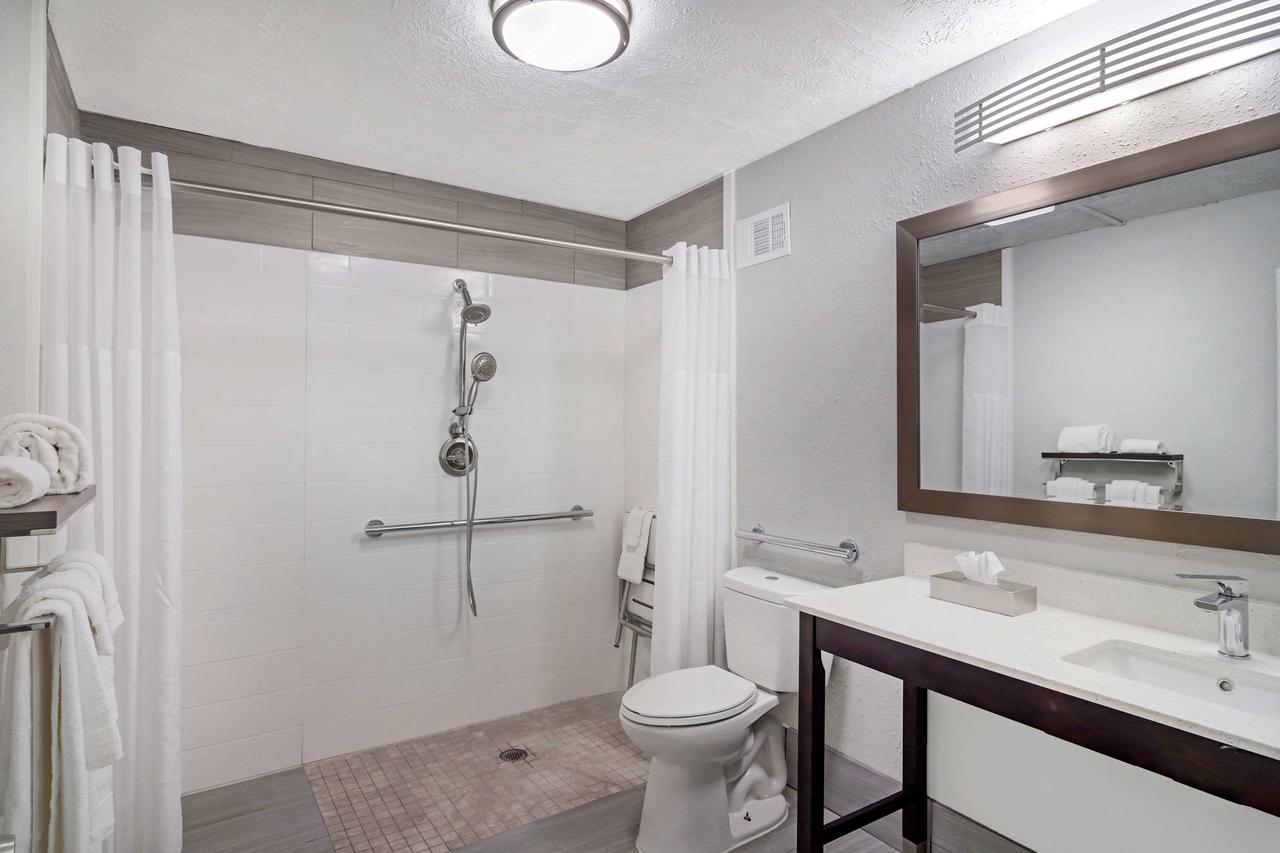 Quality Inn & Suites - thumb 8