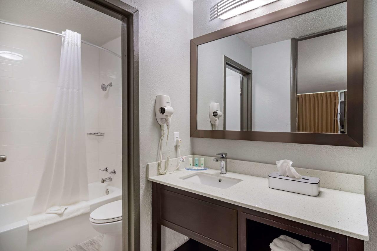 Quality Inn & Suites - thumb 17