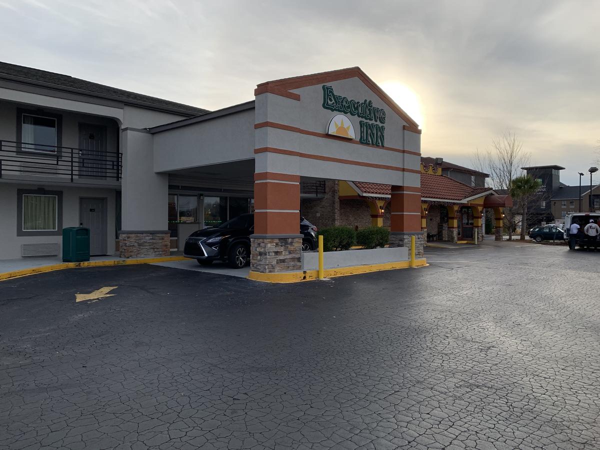 Executive Inn Locust Grove - thumb 12