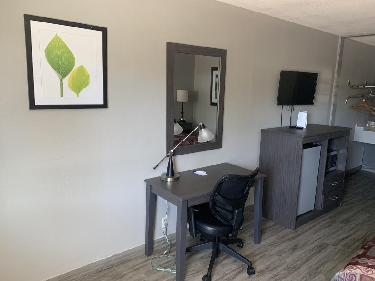 Executive Inn Locust Grove - thumb 6