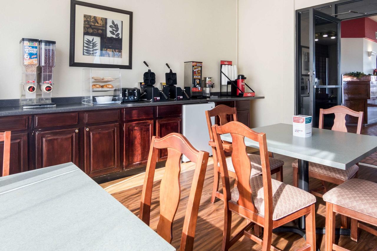 Econo Lodge Inn & Suites Conference Center Dublin - thumb 27