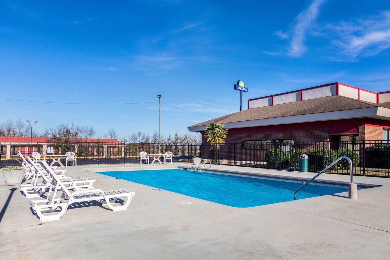 Econo Lodge Inn & Suites Conference Center Dublin - thumb 20